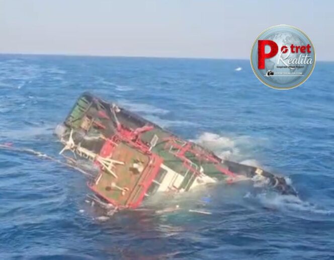 
 Diterjang Ombak 2,5 Meter, Tugboat TB MT20 1301 Karam di Perairan Bawean, 8 ABK Selamat