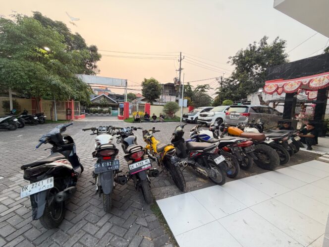 
 Polisi Amankan 8 Motor Tanpa Dokumen dari Truk di Gununganyar Surabaya