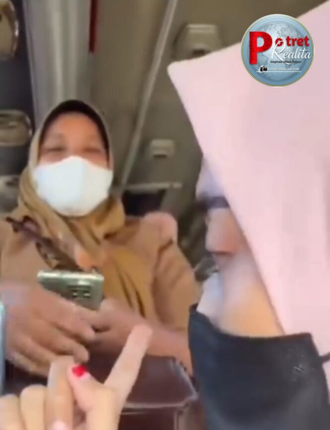
 Viral! Cekcok Penumpang Bus dengan Wanita Diduga ASN Pemkab Gresik Tuai Sorotan