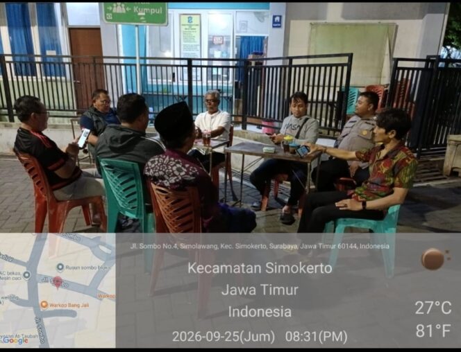 
 Cangkruk’an Bareng Warga, Polsek Simokerto Serap Aspirasi dan Perkuat Sinergi Kamtibmas