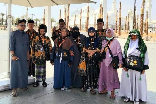 
 11 Jemaah Umrah Suramadu Terlantar di Jeddah, Agen Perjalanan Belum Beli Tiket Pulang