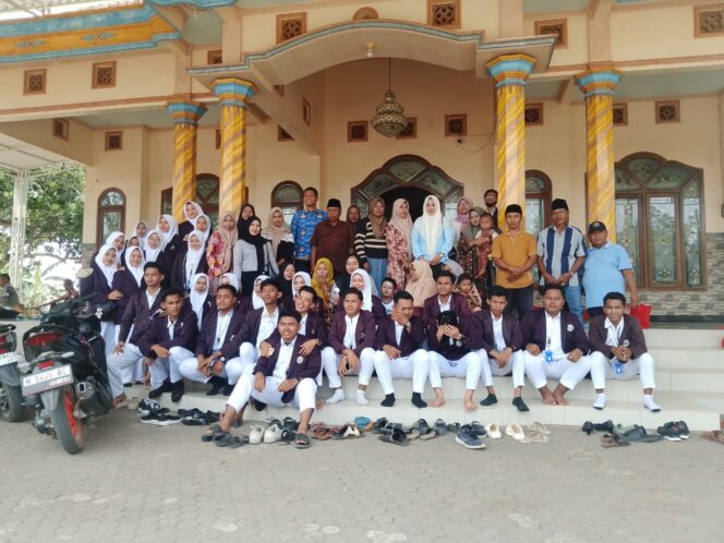 
 KKN Universitas NHM di Desa Jambu, Mahasiswa Gerakkan Warga Lewat Senam dan Program Kesehatan