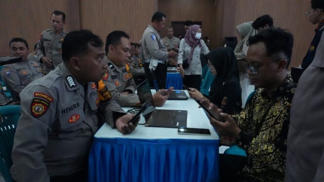 
 Bhabinkamtibmas Polresta Sidoarjo Dibekali Pendampingan IKD untuk Perkuat Perlindungan Sosial