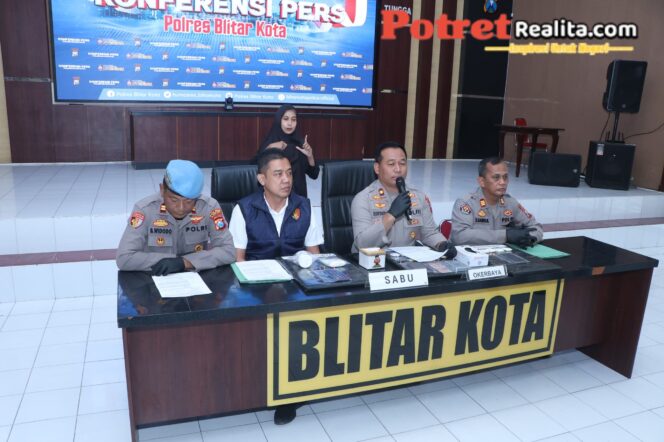 
 Lima Kasus Narkoba Terungkap, Polres Blitar Kota Sita Puluhan Gram Sabu dan Ribuan Pil Dobel L