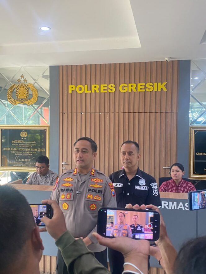 
 Kapolres Gresik Turun Tangan, Ibu Korban Dugaan Pemerasan Debt Collector Pinjol Rugi Hampir Rp3 Juta
