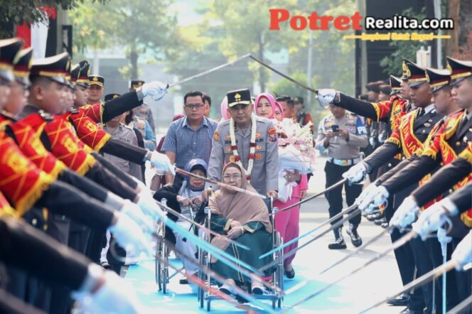 
 Resmi Disambut di Mapolda Jatim, Kapolda Jatim Irjen Pol Dekananto Eko Purwono Tegaskan Komitmen Berantas Obat Keras Daftar G