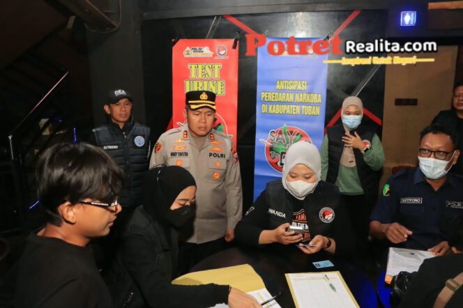 
 Polresta Tuban dan BNNK Gelar Operasi di 3 Tempat Hiburan Malam, 52 Pengunjung Tes Urine Negatif Narkoba