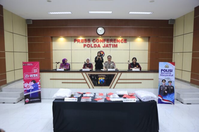 
 Polda Jatim Bongkar Dugaan TPPO Berkedok Prostitusi Daring di Surabaya-Sidoarjo, Dua Tersangka Diamankan