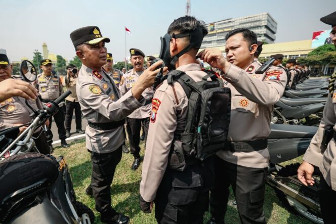 
 Kapolda Jatim Kerahkan Pasukan BKO, Perkuat Penanganan Karhutla di Sembilan Wilayah
