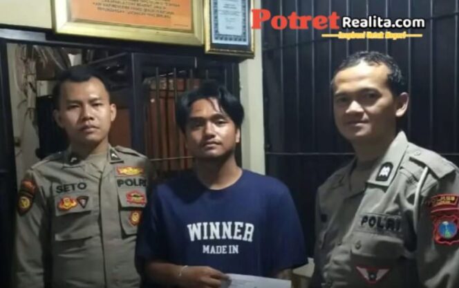 
 Dua Botol Diduga Berisi Arak Jawa Ditemukan di Hiace Kecelakaan Maut Tol Madiun