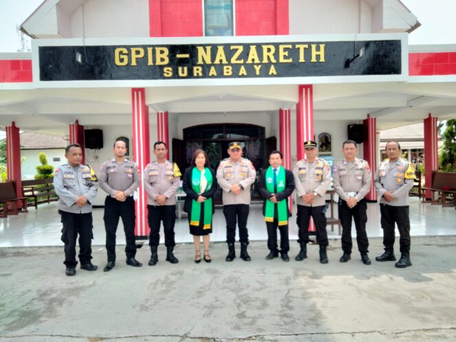 
 Minggu Kasih, Kapolsek Kenjeran Pererat Sinergi Polri dan Jemaat Gereja Nazareth