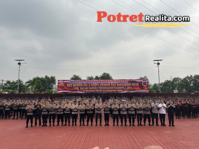 
 Polri Bergerak! 200 Personel Brimob Diterjunkan Padamkan Karhutla di Kaltim dan Kalteng