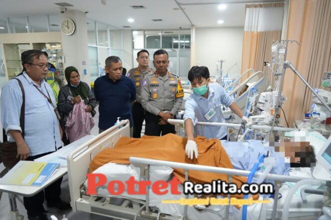 
 Polri Jenguk Korban Kecelakaan Ojol di Blok M, Pastikan Biaya Medis hingga Sembuh