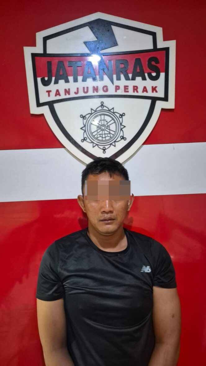 
 Viral! Jatanras Polres Tanjung Perak Tangkap Pelaku Pencurian di Toko Madura, Dua HP dan Uang Rp6 Juta Raib