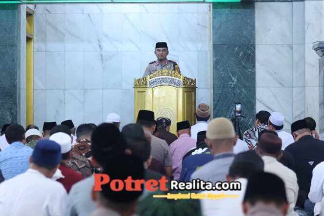 
 Jumat Keliling di Jambangan, Kapolda Jatim Soroti Tawuran Remaja hingga Bahaya Narkoba
